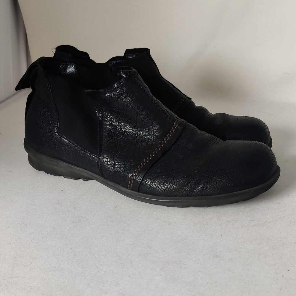 THINK! Sz 42 slip on shoes Mens Black leather ankle boot